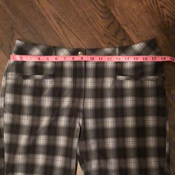 Cutter & Buck Annika Shorts-Stretch - Picture 4 of 10